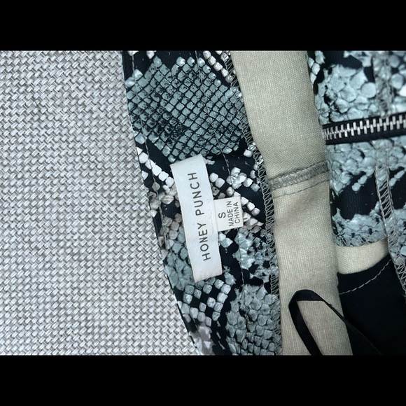 Snakeskin Leather Skirt - Picture 4 of 4